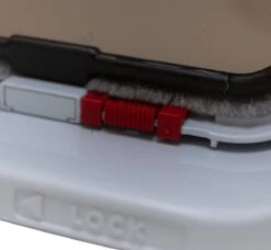 Cat Mate Kattenluik 234 Met Tweewegsluiting - Wit - 19,2 X 20cm -Kattenbenodigdheden 1200x1107 2