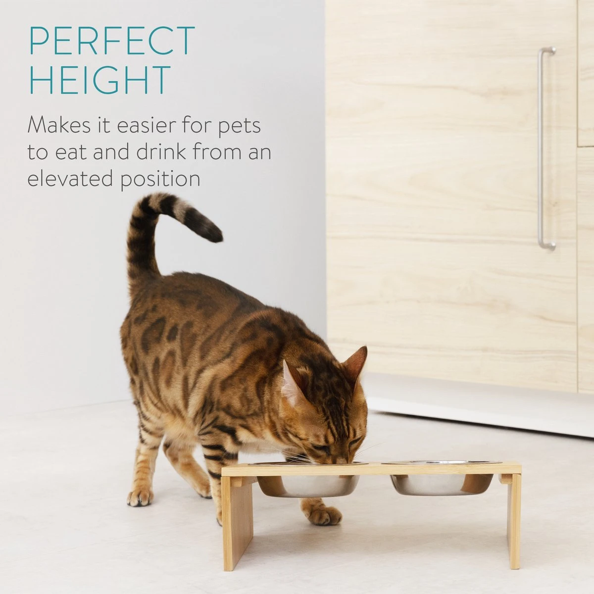 Navaris Verhoogd Dubbel Dieren Voedingsstation - 2 Kommen Voor Katten En Kleine Honden - Roestvrij Staal - Verhoogde Bamboe Standaard 4 Navaris Verhoogd Dubbel Dieren Voedingsstation - 2 Kommen Voor Katten En Kleine Honden - Roestvrij Staal - Verhoogde Bamboe Standaard - Afbeelding 2