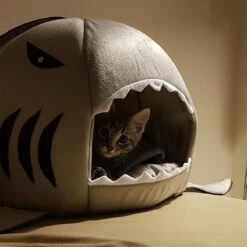 MikaMax Haai Hondenmand - Kattenmand - Dierenmand - Huisdierkussen - Mand Of Bed - Origineel - Extra Zacht Materiaal - 42 X 42 X 36 Cm -Kattenbenodigdheden 1200x1200 702