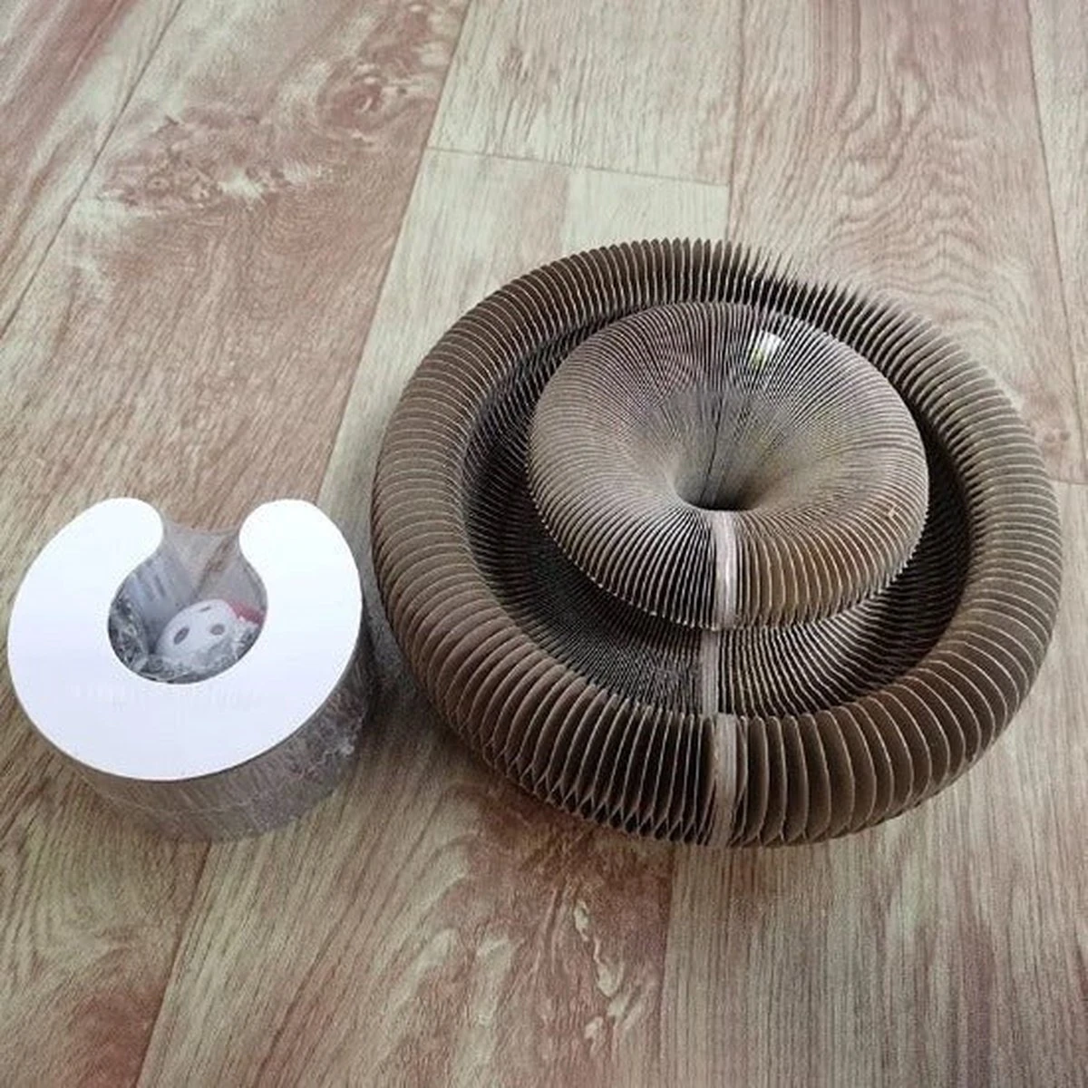 Magic Organ Cat Scratching Board Speelgoed |Magic Krab Karton Krabmat Voor Katten Design Krabkarton Voor Katten 2in 1 Met Speelgoed Balletje- Kattenspeeltjes - Alternatief Voor De Katten Krabpaal - Kattenspeelgoed -TikTok - TikTok Made Me Buy It 9 Magic Organ Cat Scratching Board Speelgoed |Magic Krab Karton Krabmat Voor Katten Design Krabkarton Voor Katten 2in 1 Met Speelgoed Balletje- Kattenspeeltjes - Alternatief Voor De Katten Krabpaal - Kattenspeelgoed -TikTok - TikTok Made Me Buy It - Afbeelding 7