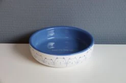 Trixie Voerbak / Drinkbak Kat Platte Neus Lichtblauw / Wit (300 ML 15 CM) -Kattenbenodigdheden 1200x798 1