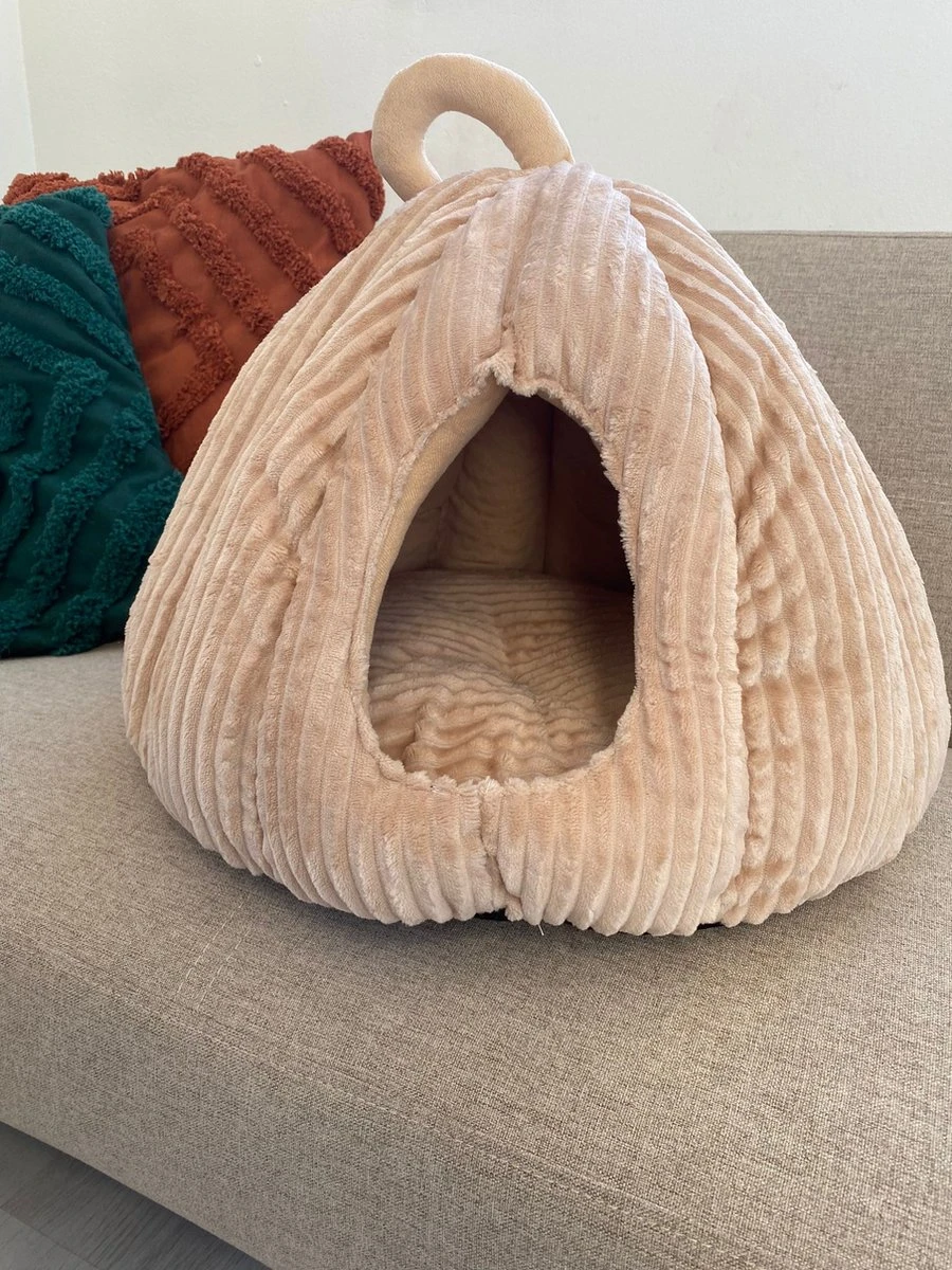 By Tiekeman Kattenmand Pompoen - Beige - Luxe Kattenmand - Kattenkussen - Anti Slip - 40x40x38 Cm 3 By Tiekeman Kattenmand Pompoen - Beige - Luxe Kattenmand - Kattenkussen - Anti Slip - 40x40x38 Cm