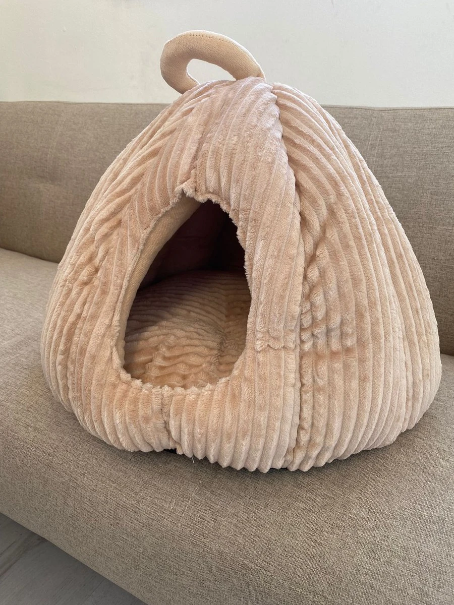 By Tiekeman Kattenmand Pompoen - Beige - Luxe Kattenmand - Kattenkussen - Anti Slip - 40x40x38 Cm 5 By Tiekeman Kattenmand Pompoen - Beige - Luxe Kattenmand - Kattenkussen - Anti Slip - 40x40x38 Cm - Afbeelding 3